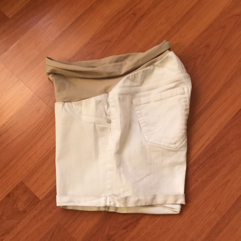 Women's White Maternity Shorts - Picture 5 of 5